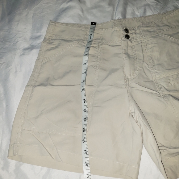 Khaki cargo style Bermuda Length Shorts Size 6 - Picture 4 of 6